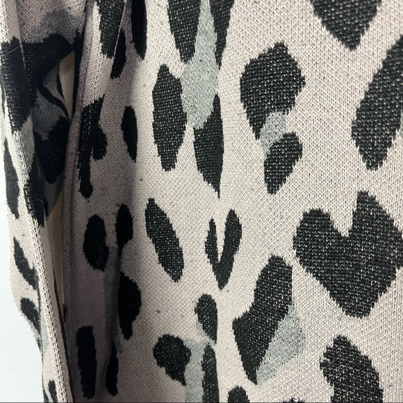 Boutique Beige Leopard Print V-Neck Sweater L - Picture 5 of 5